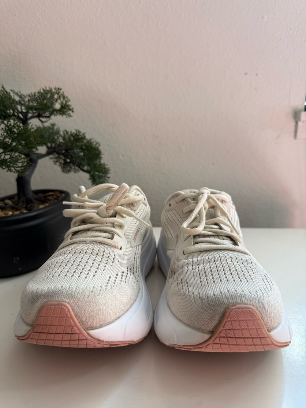 Brooks Ghost max Women size 8.5 Running Shoes — Cream with Light Pink Accents - Picture 2 of 8